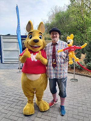 Une représentation en ballons de la mascotte de Walibi Belgium par un artiste pro